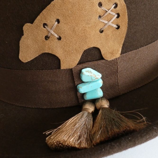 detail beer hoed totem