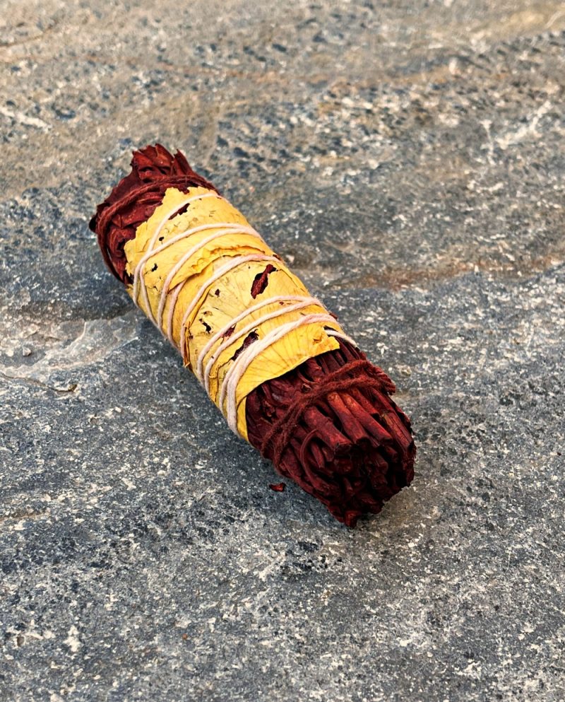 salie smudge bundel met drakenbloed dragons blood smudgestick