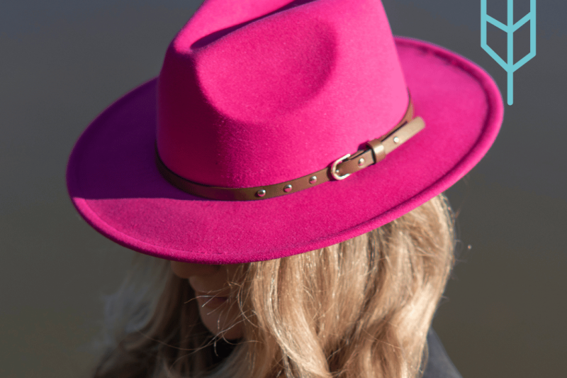 fuchsia roze fedora hoed