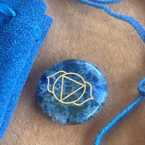Derde oog chakra Sodaliet krachtsteen in leren zakje