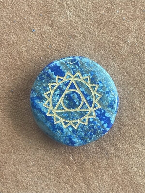 Keel chakra krachtsteen Lapis Lazulli in leren zakje - Afbeelding 3