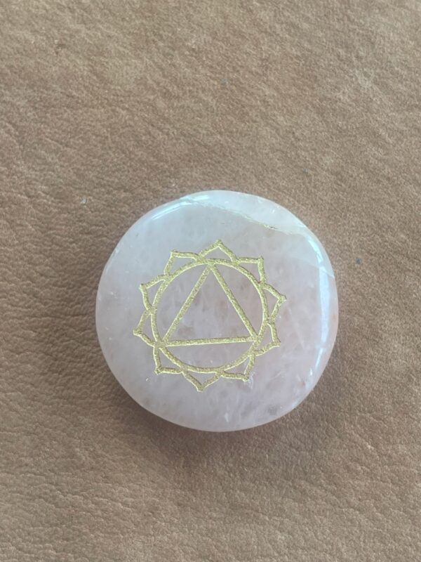 Solar plexus chakra krachtsteen goudkwarts in leren zakje - Afbeelding 3